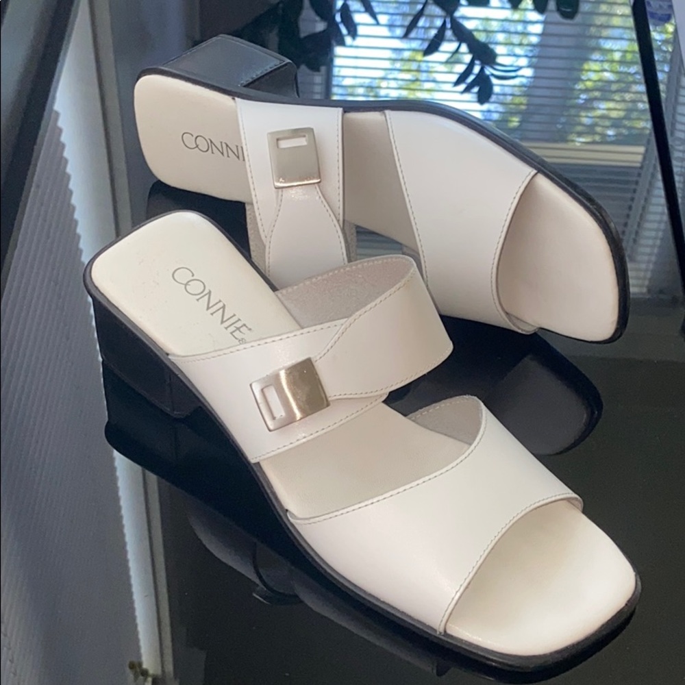 VINTAGE WHITE SLIP-ON WIDE STRAP LEATHER SANDALS